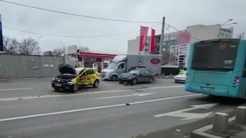Accident grav în București, provocat de un șofer beat! Traficul este blocat