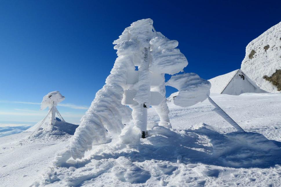 Imagini spectaculoase de la Cabana Omu, după un fenomen de viscol care a durat 156 ore 812677