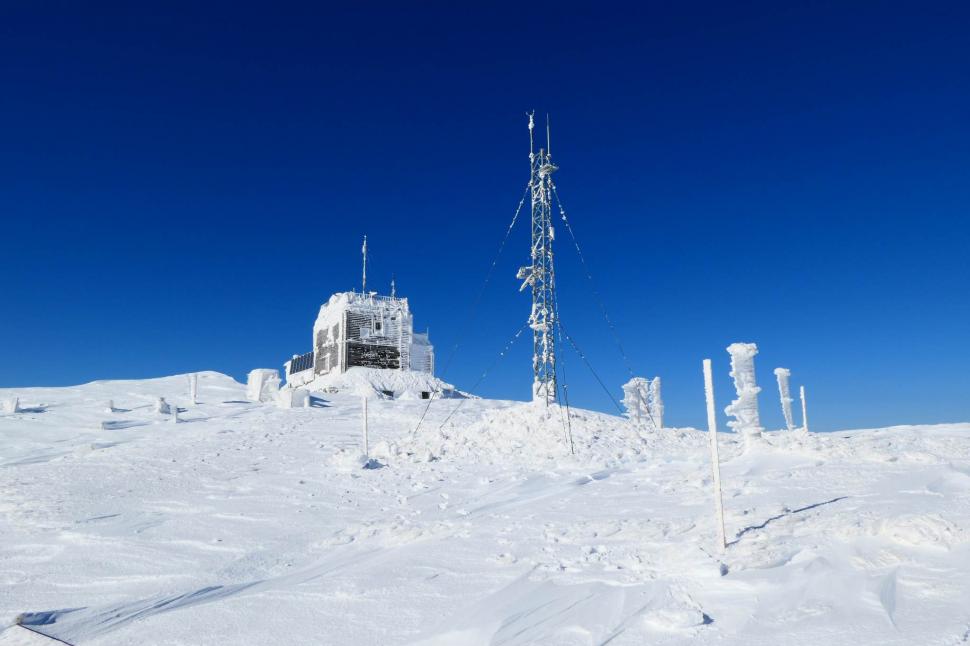 Imagini spectaculoase de la Cabana Omu, după un fenomen de viscol care a durat 156 ore 812680