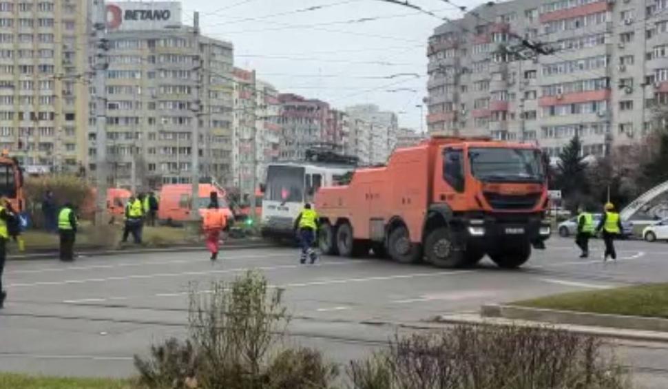 Un tramvai a deraiat în zona Obor, din București. Alte două tramvaie au sărit de pe șine în aceeași zi 812726