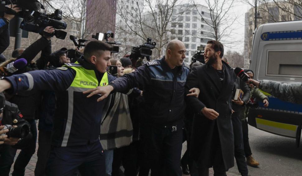 Fraţii Tate, aduşi din nou la DIICOT pentru percheziţia informatică: "Dovezile au fost fabricate" 813254