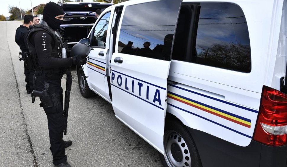 Dealer de droguri din România, prins în flagrant când ridica un colet trimis, cu autocarul, din Spania