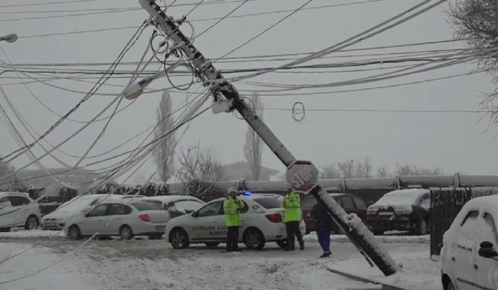 Pană majoră de curent în Dâmboviţa, provocată de vremea rea! Peste 1.700 de familii au rămas fără energie electrică