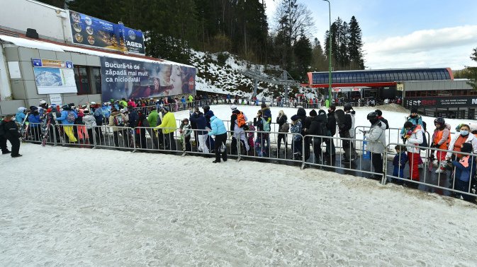Se deschid pârtiile. Start la schiat în Poiana Brașov! Cât costă un ski pass în România