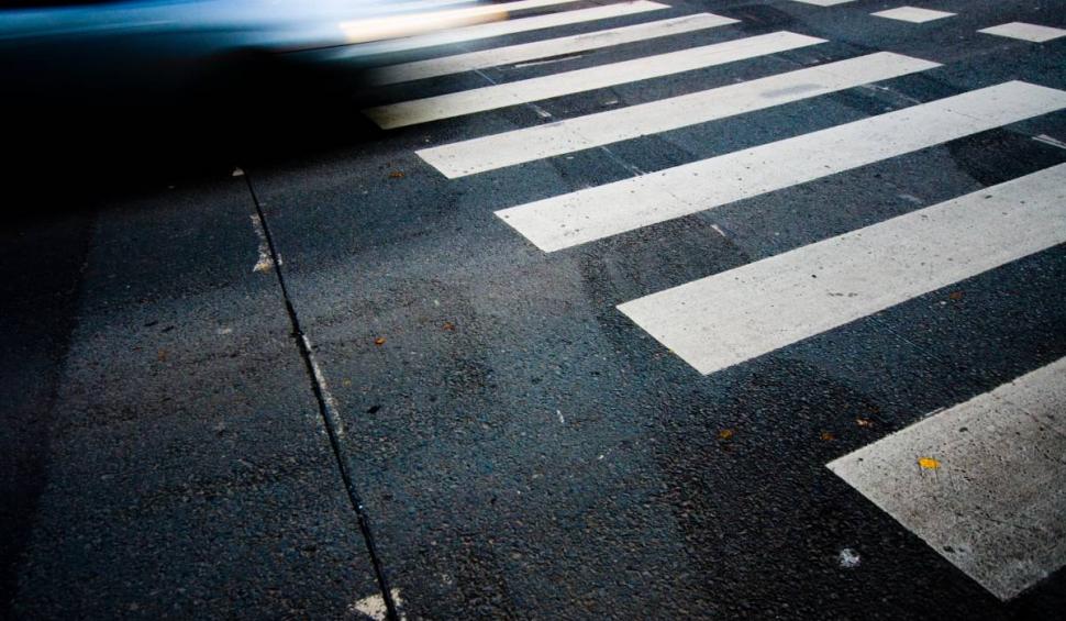 Tânără gravidă în 8 luni, spulberată în timp ce traversa strada, în București. Șoferul a fugit de la locul accidentului