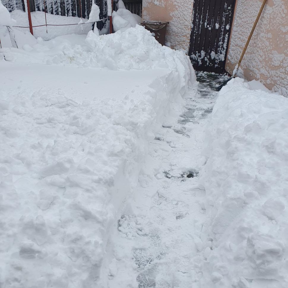 Avertizarea ANM de ninsori abundente şi viscol, prelungită. Care sunt zonele vizate de codul galben 813726