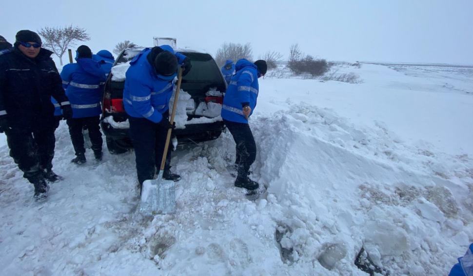 Avertizarea ANM de ninsori abundente şi viscol, prelungită. Care sunt zonele vizate de codul galben 813732