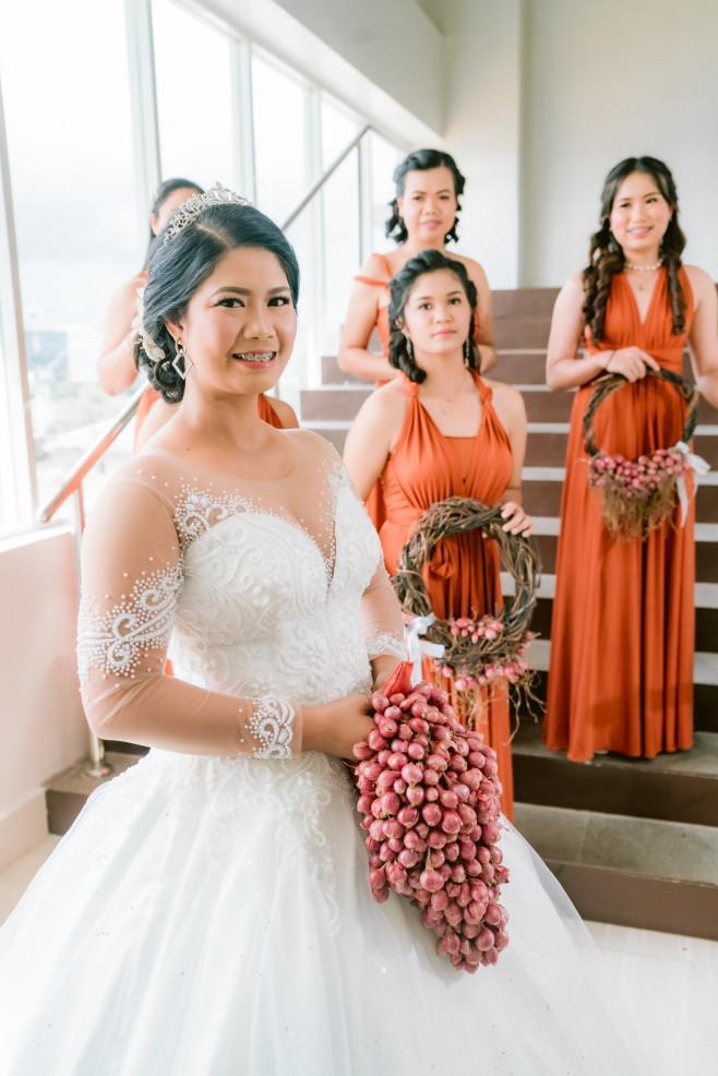 Buchet de mireasă din ceapă roșie, vedeta unei nunți de lux din Filipine. Cât a costat legătura de patru kilograme 813749