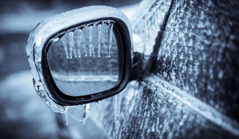 Atenție, șoferi! Ploaie înghețată pe mai multe drumuri din centrul țării