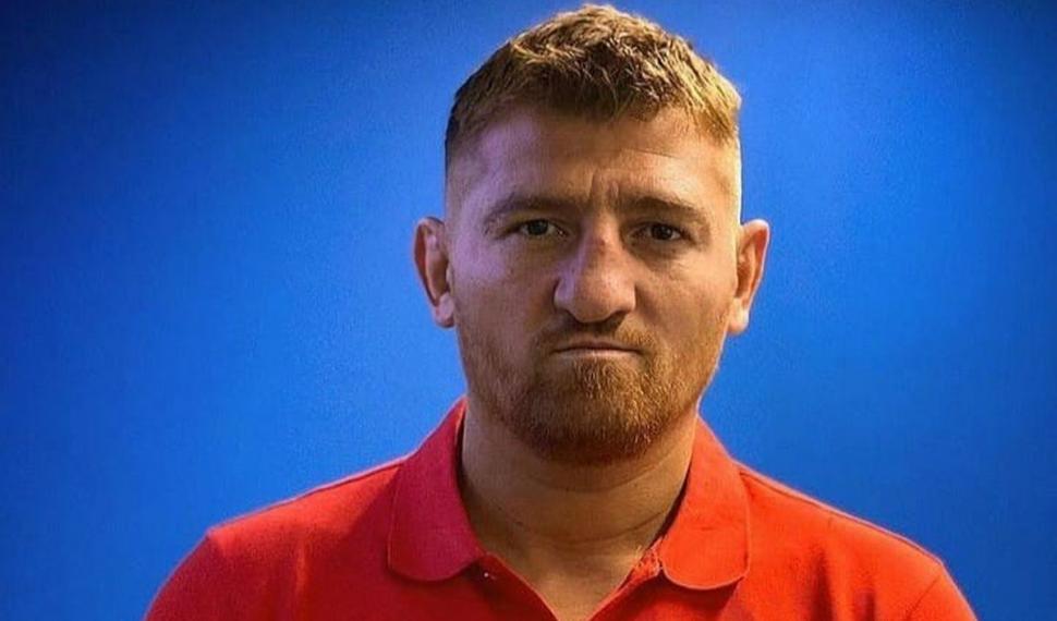 Recunoşti băieţelul simpatic cu tichie şi cămăşuţă? L-ai văzut în ring sau pe micile ecrane 813773