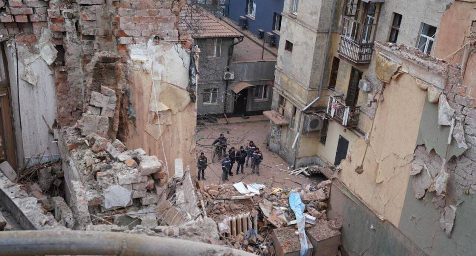 Cum arată blocul de locuințe din Harkov după ce a fost spulberat de o rachetă rusească S-300 813940