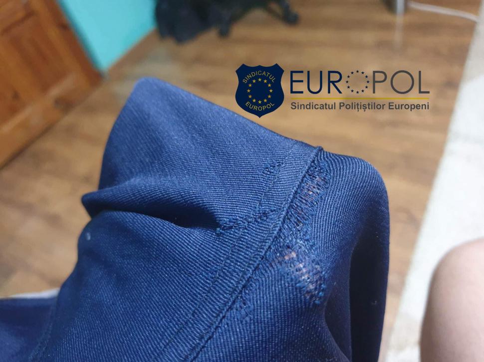 Europol, despre noile uniforme primite de polițiști: "Pantalonii s-au rupt, jachetele s-au uzat, iar inscripțiile s-au dezlipit" 814019