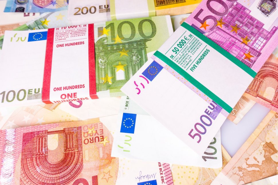 Ziua în care România a împrumutat două miliarde de euro de pe pieţele externe