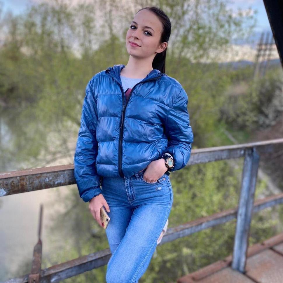 Altar de lumânări şi lacrimi pentru Anastasia, tânăra moartă în cumplitul accident de la Bucea 814184