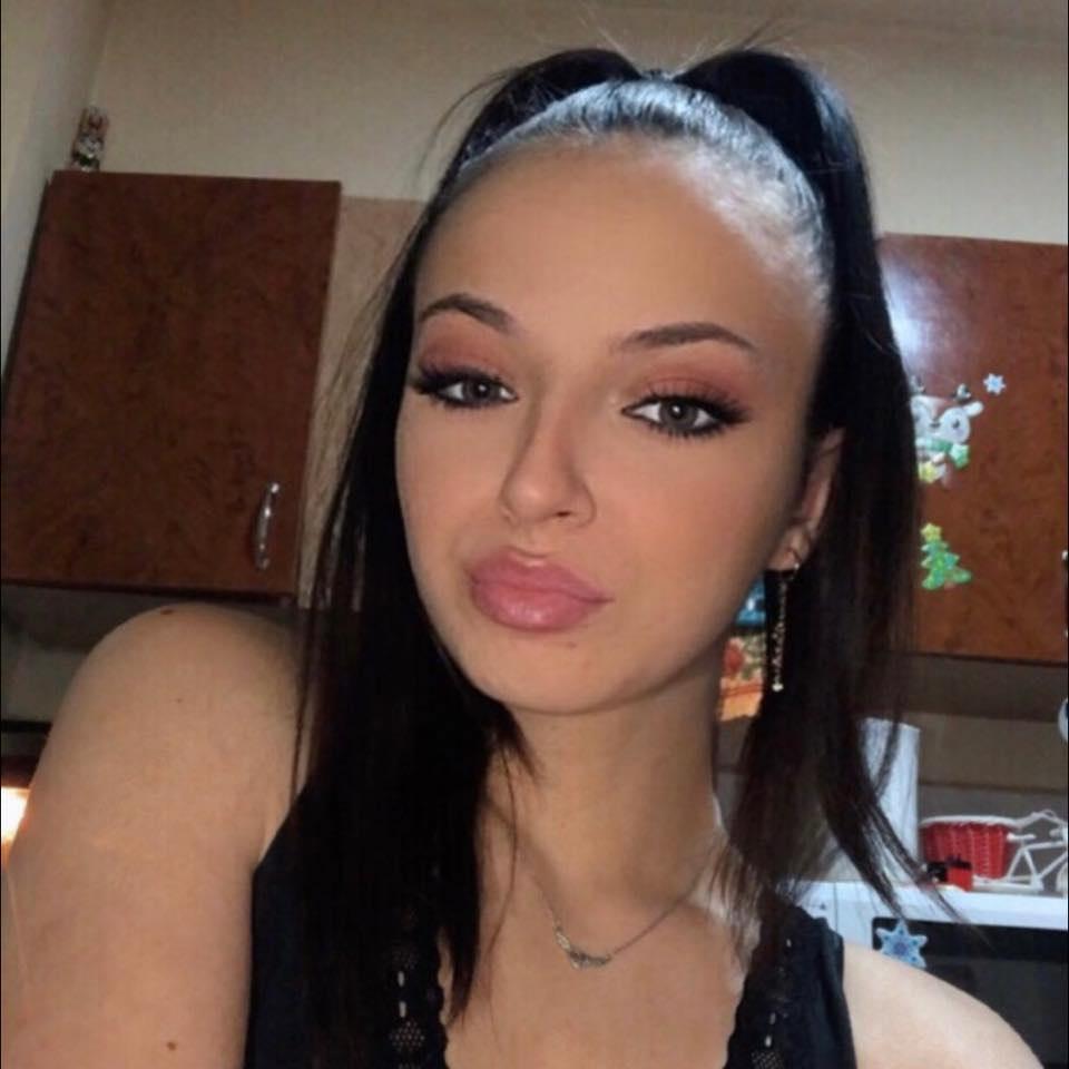 Altar de lumânări şi lacrimi pentru Anastasia, tânăra moartă în cumplitul accident de la Bucea 814187