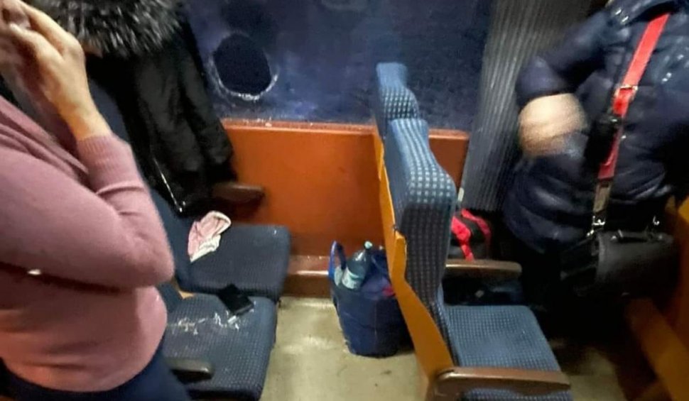 Femeie rănită în tren, după ce vagonul de călători a fost atacat cu pietre, pe ruta București - Botoșani
