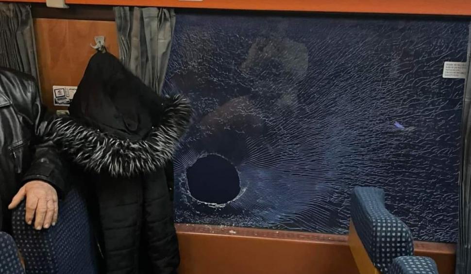 Femeie rănită în tren, după ce vagonul de călători a fost atacat cu pietre, pe ruta București - Botoșani 814099