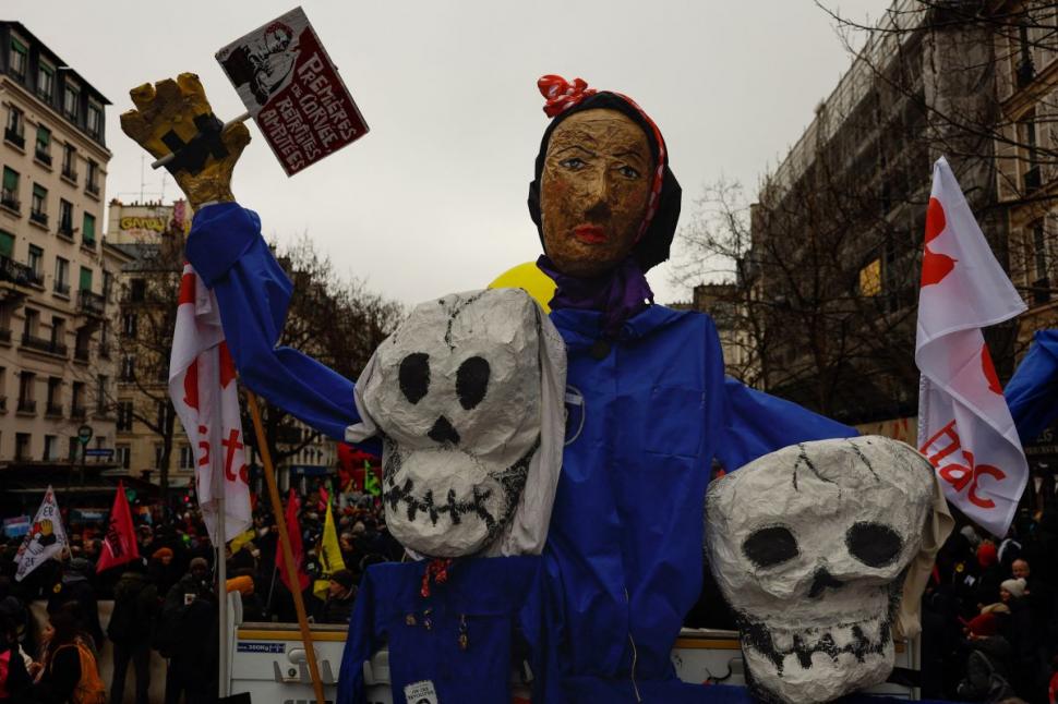 Franța, paralizată de grevă și proteste. Sute de mii de oameni au ieșit deja în stradă, împotriva reformei pensiilor 814138