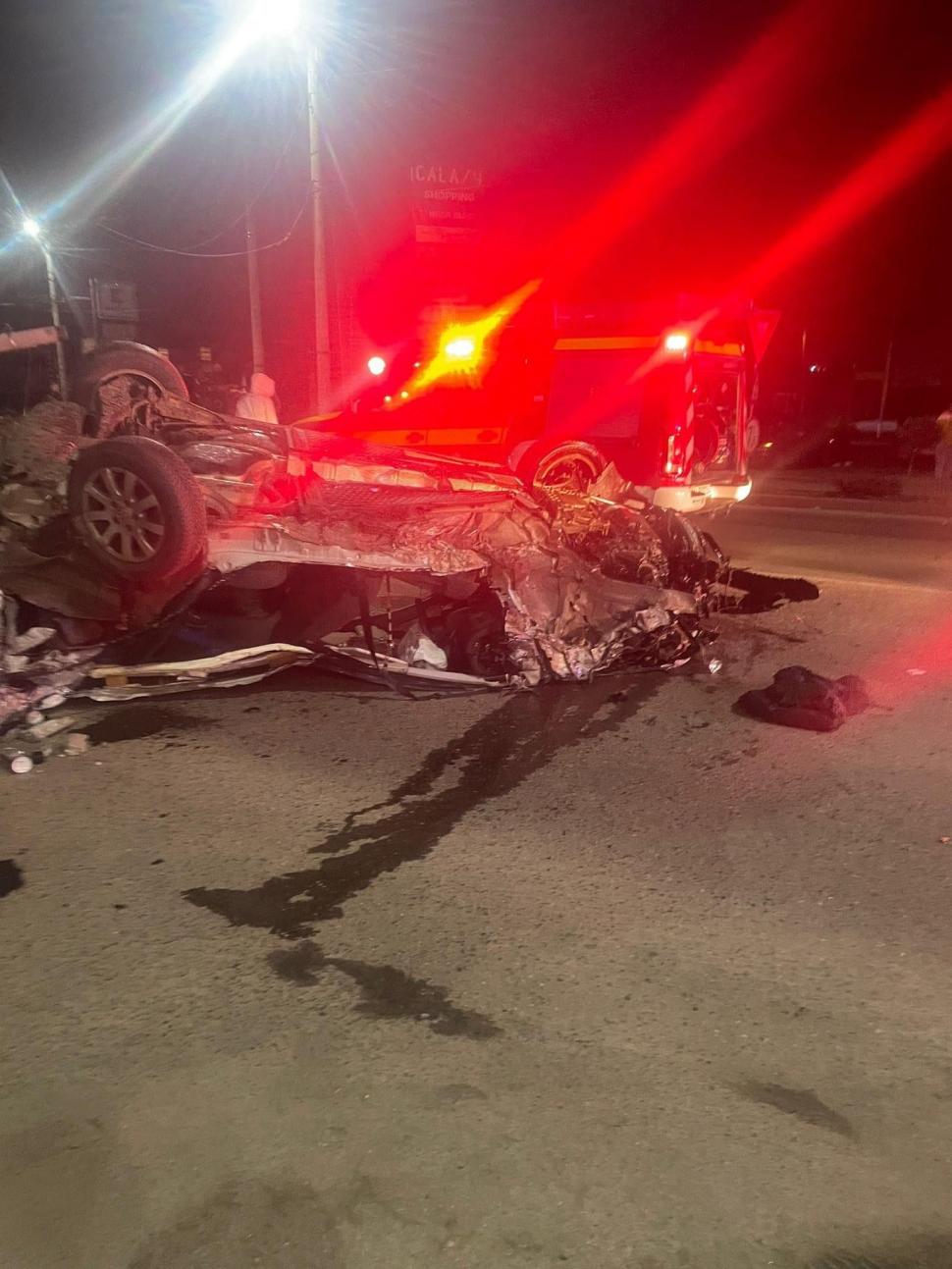 O tânără de 19 ani a rupt un stâlp cu mașina, la intrare în Timişoara. Acum se zbate între viaţă şi moarte 814232