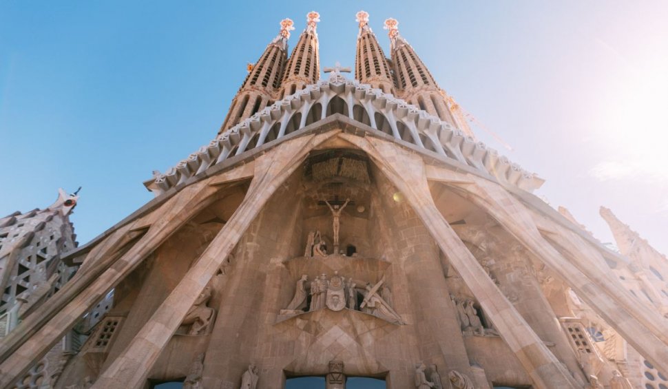 Turnurile catedralei Sagrada Familia depind de turismul din Barcelona