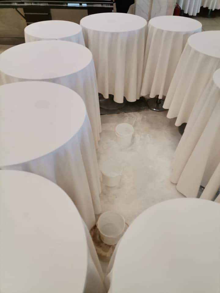 Plouă prin tavan în Parlament! Gălețile din Camera Deputaților au ajuns celebre pe internet | ”Timpul trece, gălețile rămân” 814406