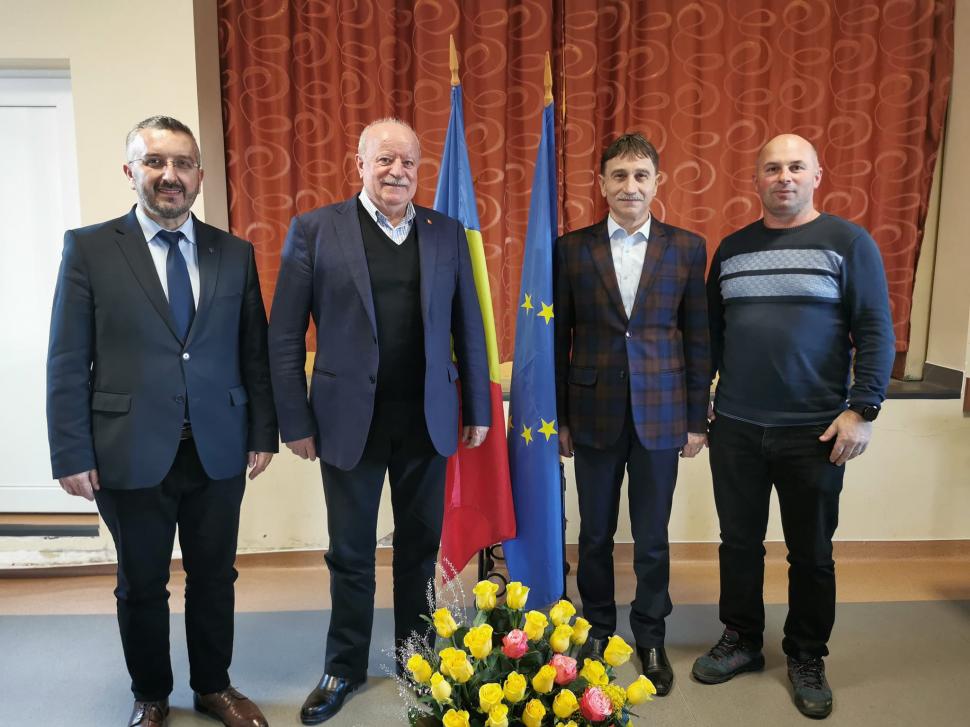 Un primar din Alba și-a petrecut o jumătate din viață în funcție. Iancu Popa conduce comuna Sântimbru de 33 de ani 814506