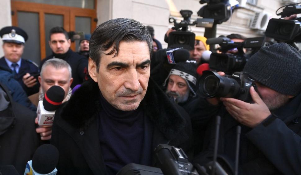 Stenograme de pe grupul de WhatsApp al afacerii măştilor în care era implicat şi Victor Piţurcă