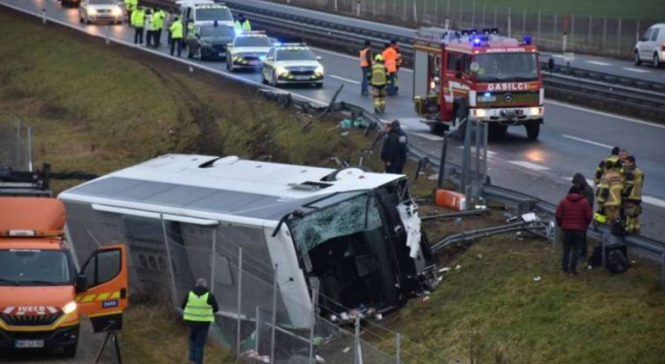 Mărturia unui român scăpat cu viață din accidentul cu autocar din Slovenia. "Șoferul a ațipit și a ieșit de pe autostradă"