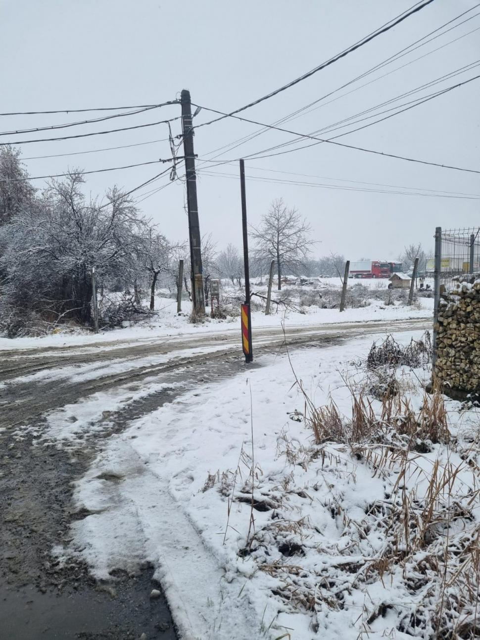 Caz incredibil în Baia Mare: Un bărbat a înfipt o bară metalică în mijlocul străzii  814895