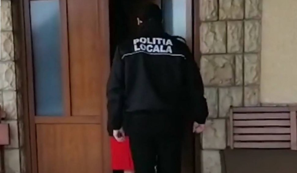 Taxe adunate cu poliția direct de la ușa sătenilor, la Bacău: "Nu este niciun gest de intimidare"