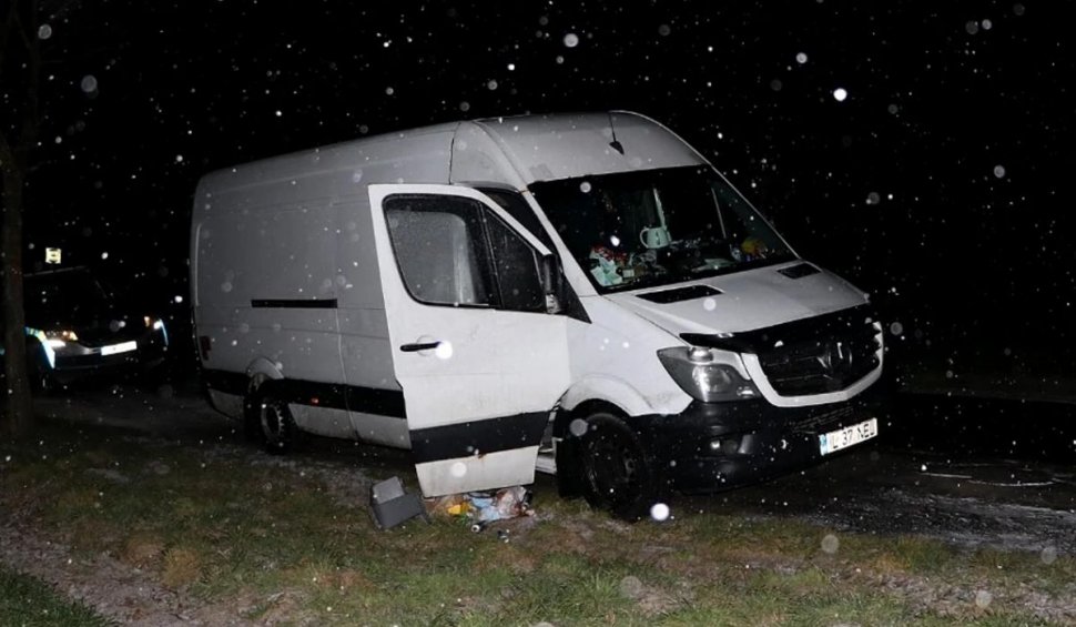 Doi români au rămas în frig, fără maşină şi bani, pe o autostradă din Cehia, când se întorceau acasă din Marea Britanie