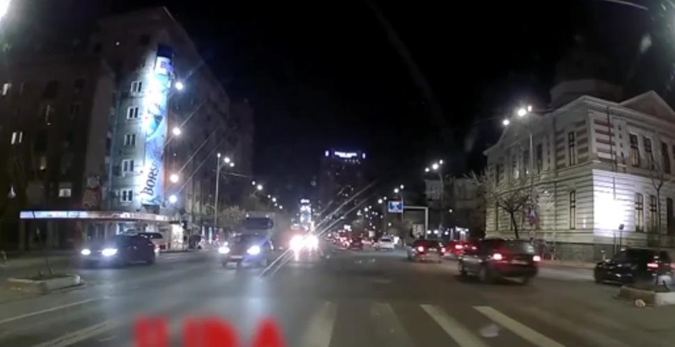 Accident în Pasajul Unirii, evitat în ultima clipă. Un participant la trafic a oprit la timp TIR-ul 814976