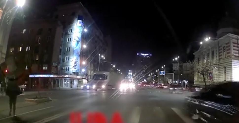 Accident în Pasajul Unirii, evitat în ultima clipă. Un participant la trafic a oprit la timp TIR-ul 814977
