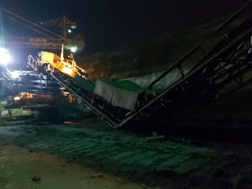 Minerii de la Complexul Energetic Oltenia, la un pas de o nouă tragedie. Două benzi de transport s-au prăbușit 814990