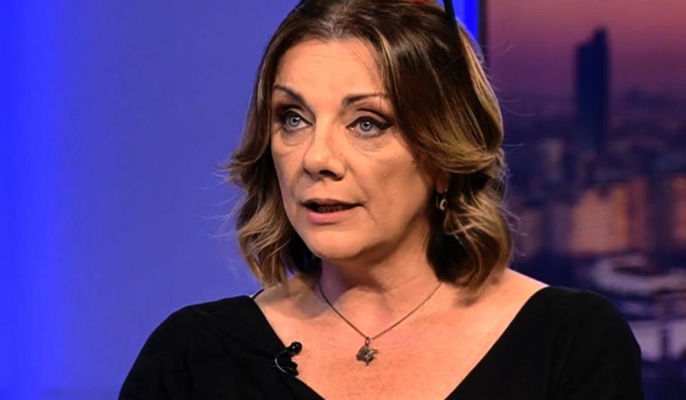 Recunoşti fetiţa bosumflată din imagine? Azi e printre cele mai celebre actriţe de la noi din ţară 814850