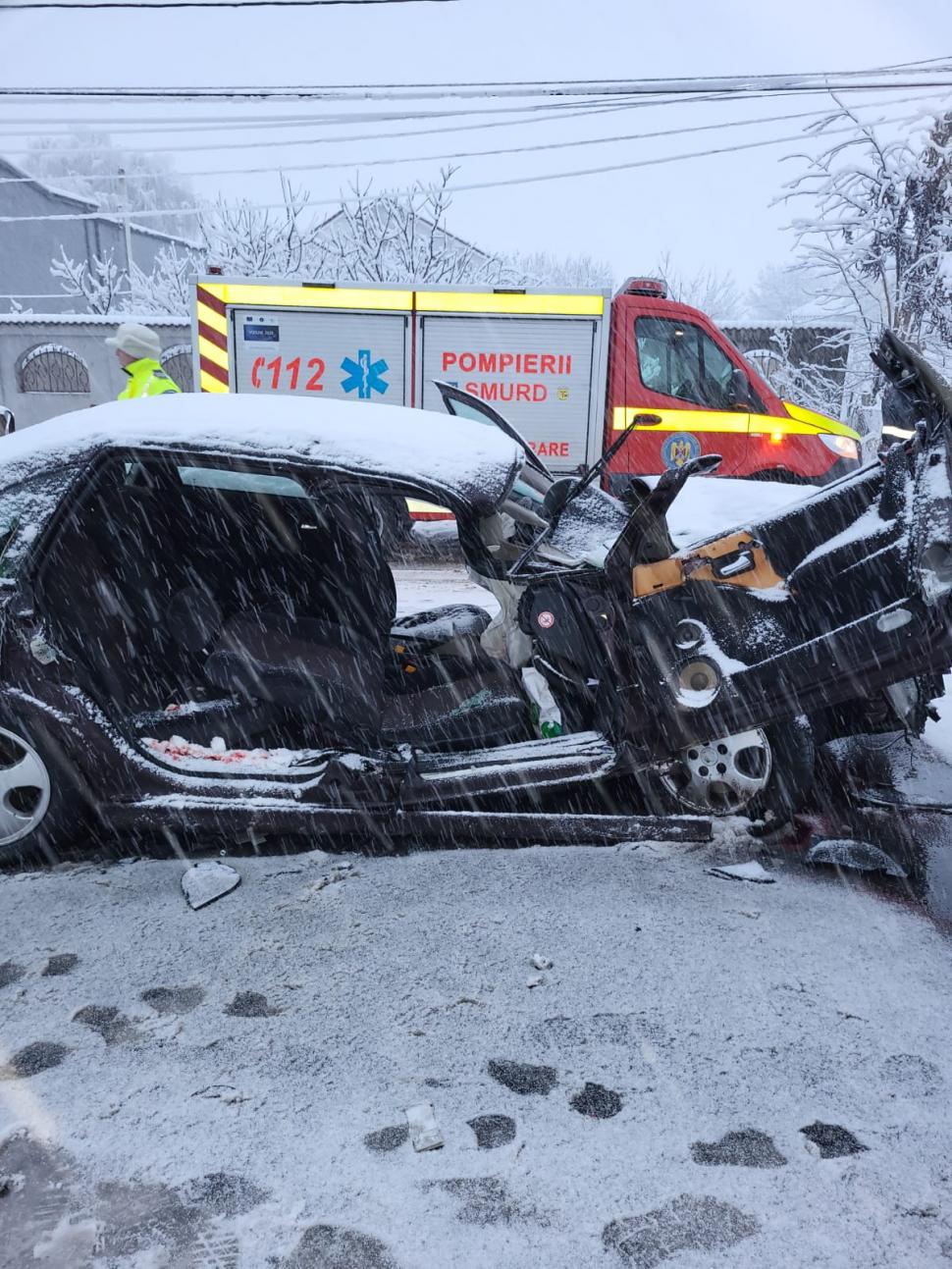 Accident mortal în Dolj | O mașină a intrat într-un utilaj de deszăpezire. Soția șoferului a murit pe loc 815040