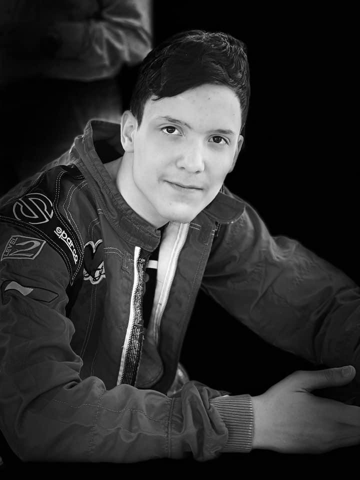 ”Unicul nostru fiu a încetat din viață” | Mesajul dureros postat de tatăl băiatului de 14 ani care a murit după ce un copac a căzut peste mașina în care se aflau 815093