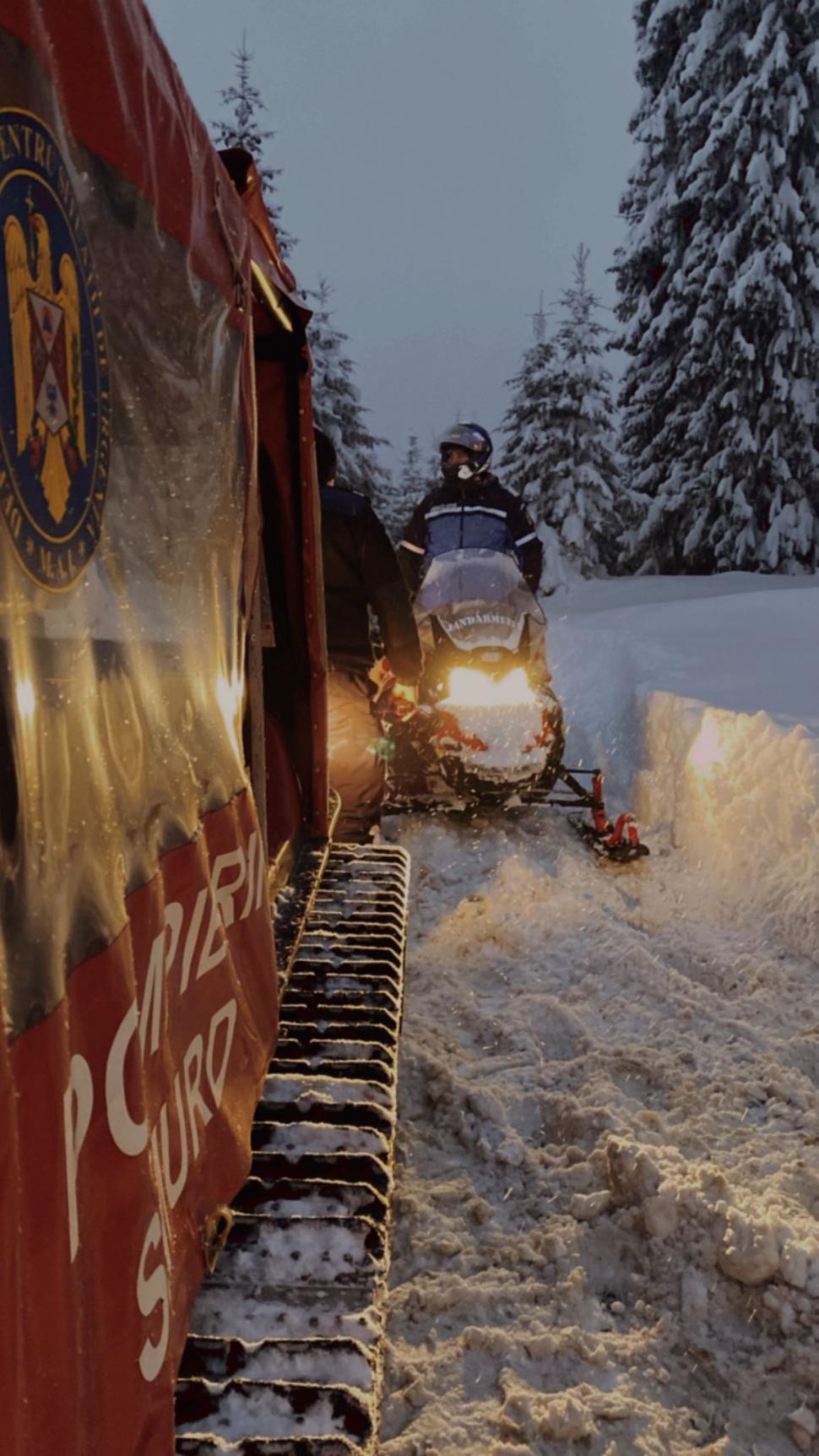 Momente de panică după ce zeci de turiști au rămas blocați de nămeți la Păltiniș | Nămeții au depășit 120 de centimetri 815105