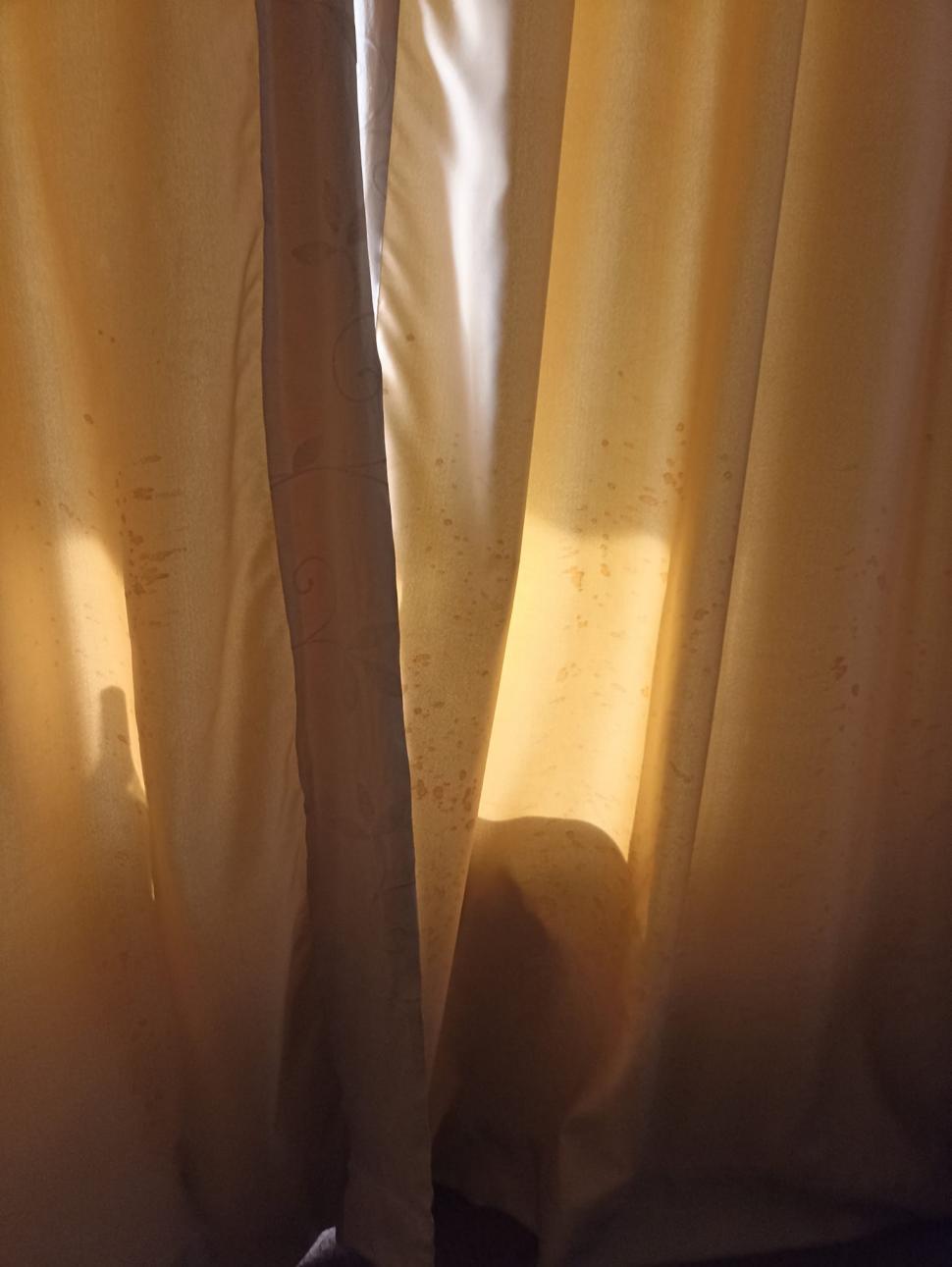 Cât a plătit o turistă pe cazare într-un hotel de 4 stele din Sinaia. Camera primită a ajuns virală: "Și un WC public arăta mai bine" 815323