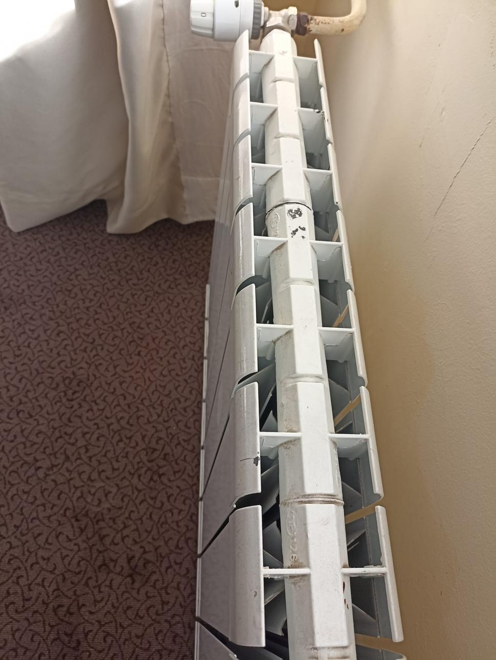 Cât a plătit o turistă pe cazare într-un hotel de 4 stele din Sinaia. Camera primită a ajuns virală: "Și un WC public arăta mai bine" 815324