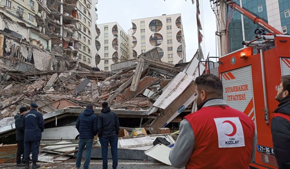 După cutremurul care a ucis peste 1.200 de victime în Turcia și Siria, supraviețuitorii îngheață de frig | Gerul e adus de un ciclon mediteranean