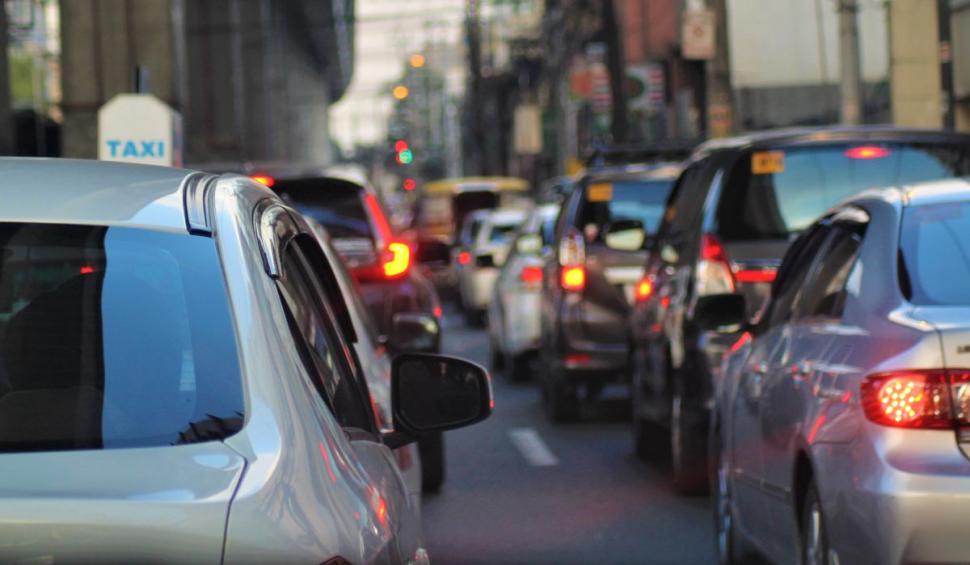 Modificări la Codul rutier. Şoferii vor putea fi amendaţi cu până la 3.000 de lei, din martie, dacă nu respectă noile reguli 815148