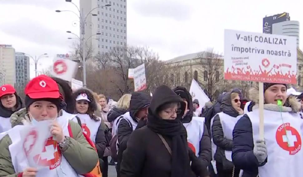 Angajații din Sănătate, proteste în Bucureşti: "Domnule premier, avem o porţie de frig şi pentru dvs" 815318