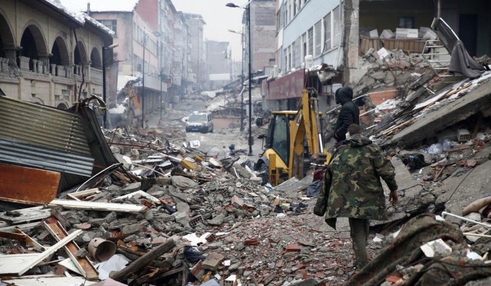 Turcia, lovită de peste 120 de replici, după cutremurul de 7,8 grade care a ucis mii de oameni