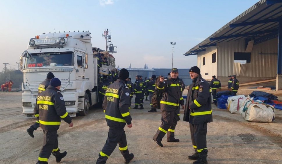 Echipele de salvare din România au ajuns în Turcia şi au început să construiască baza de operaţiuni