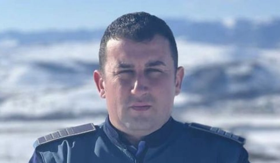 El este Vlad, poliţistul care a salvat o mamă şi trei copii rămaşi blocaţi în zăpadă în Ciurlia, Cluj