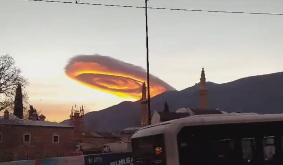 Fenomenul ciudat apărut pe cerul Turciei înainte de cutremur. "Ar putea fi ei. Cine știe?" 815602