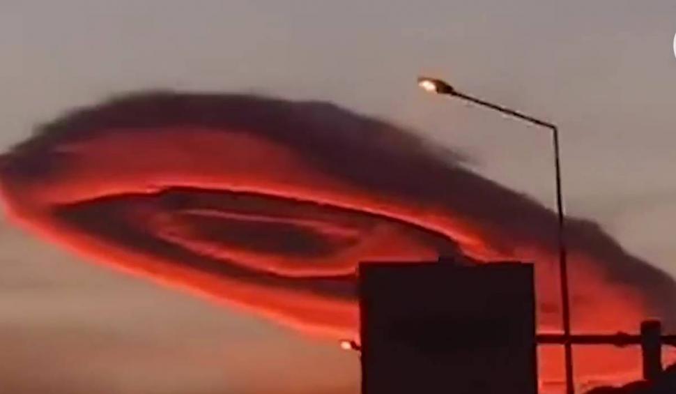 Fenomenul ciudat apărut pe cerul Turciei înainte de cutremur. "Ar putea fi ei. Cine știe?" 815606