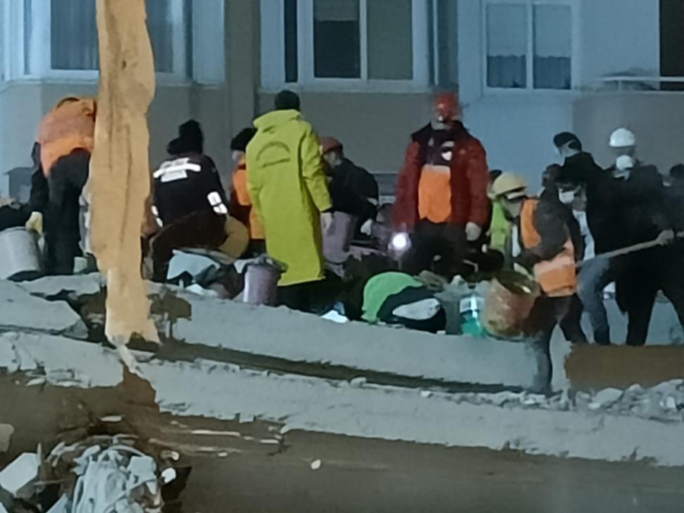 Moment emoţionant surprins live de jurnaliştii Antena 3 CNN, cu echipele de salvare în Adana | Românii care au trecut prin infernul din Turcia fac mărturii cutremurătoare 815645