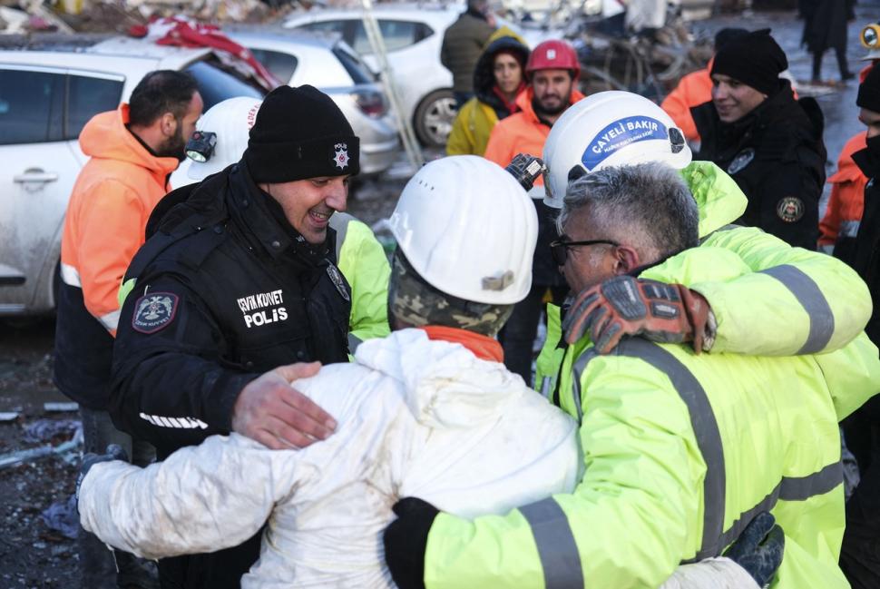 Cutremur în Turcia şi Siria | Bilanțul victimelor depășește 12.000 de morți și 58.000 de răniți 815703